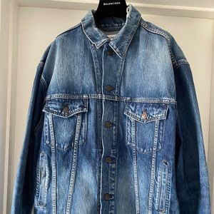Unisex authentic Balenciaga Jean Jacket F34 fit small guys as well.